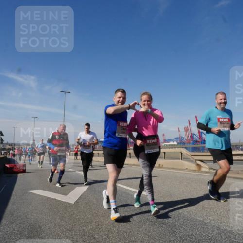 03.10.2025 - Köhlbrandbrückenlauf Matties Gatica Varas http://msf.ph/oto/9002267 03.10.2025 12:55:44 Position 2 4960 meine-sportfotos.de