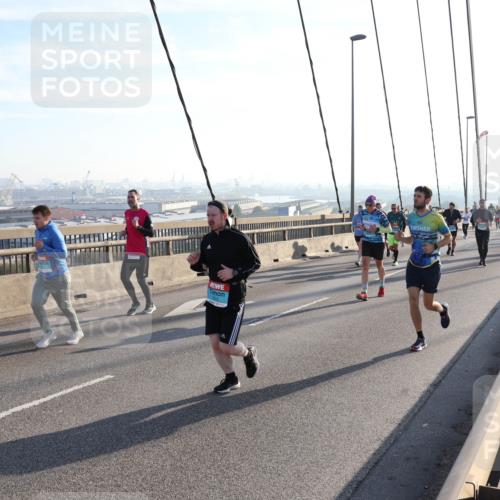 03.10.2025 - Köhlbrandbrückenlauf Julia Fischer http://msf.ph/oto/9002269 03.10.2025 09:26:45 Position 1  meine-sportfotos.de