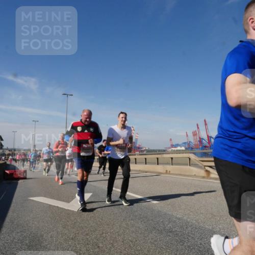 03.10.2025 - Köhlbrandbrückenlauf Matties Gatica Varas http://msf.ph/oto/9002278 03.10.2025 12:55:44 Position 2  meine-sportfotos.de