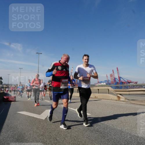 03.10.2025 - Köhlbrandbrückenlauf Matties Gatica Varas http://msf.ph/oto/9002284 03.10.2025 12:55:45 Position 2  meine-sportfotos.de