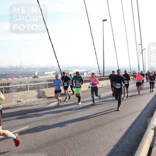03.10.2025 - Köhlbrandbrückenlauf Julia Fischer http://msf.ph/oto/9002288 03.10.2025 09:26:48 Position 1  meine-sportfotos.de