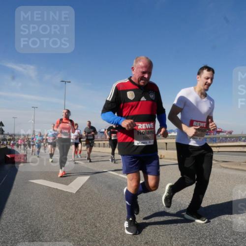 03.10.2025 - Köhlbrandbrückenlauf Matties Gatica Varas http://msf.ph/oto/9002291 03.10.2025 12:55:45 Position 2 5892, 891 meine-sportfotos.de