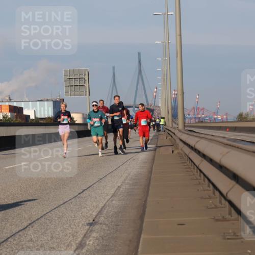 03.10.2025 - Köhlbrandbrückenlauf Luisa Fischer http://msf.ph/oto/9002294 03.10.2025 10:44:12 Position 3  meine-sportfotos.de