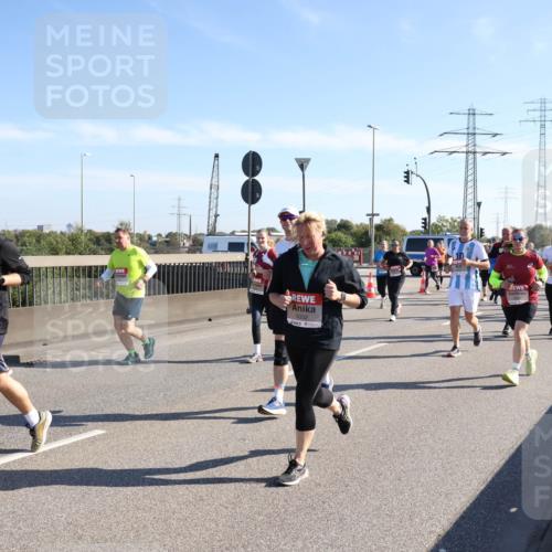03.10.2025 - Köhlbrandbrückenlauf Julia Fischer http://msf.ph/oto/9002299 03.10.2025 12:19:44 Position 3 6332 meine-sportfotos.de