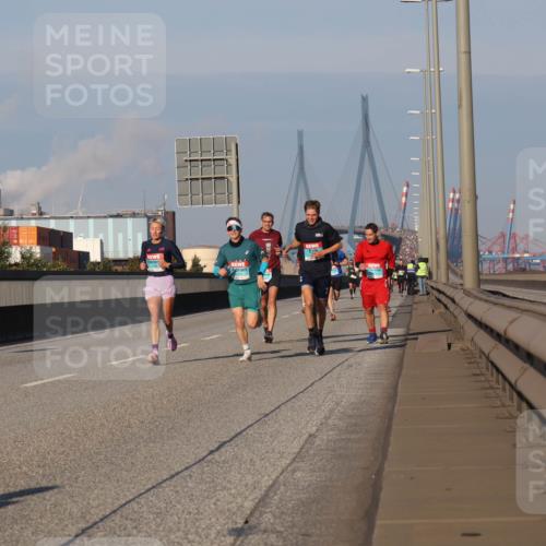 03.10.2025 - Köhlbrandbrückenlauf Luisa Fischer http://msf.ph/oto/9002303 03.10.2025 10:44:12 Position 3  meine-sportfotos.de