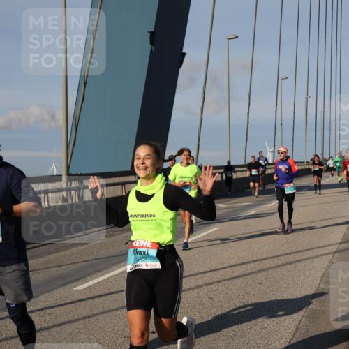 03.10.2025 - Köhlbrandbrückenlauf Julia Fischer http://msf.ph/oto/9002304 03.10.2025 09:41:21 Position 2 2843, 2024, 3454 meine-sportfotos.de