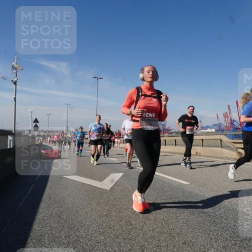 03.10.2025 - Köhlbrandbrückenlauf Matties Gatica Varas http://msf.ph/oto/9002312 03.10.2025 12:55:47 Position 2 5394 meine-sportfotos.de