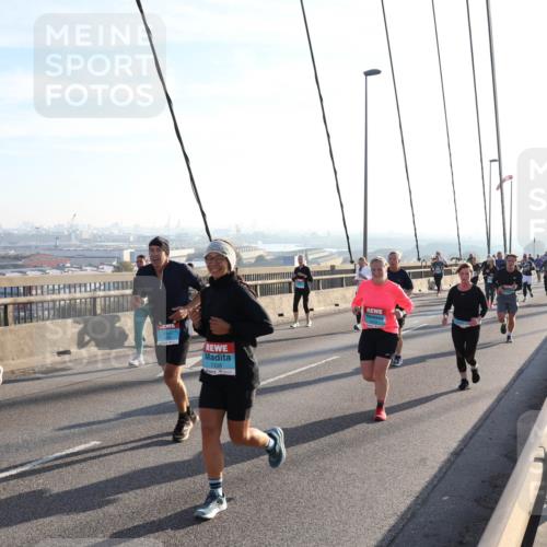 03.10.2025 - Köhlbrandbrückenlauf Julia Fischer http://msf.ph/oto/9002319 03.10.2025 09:26:51 Position 1 1338 meine-sportfotos.de