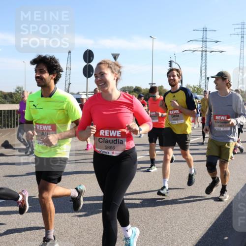 03.10.2025 - Köhlbrandbrückenlauf Julia Fischer http://msf.ph/oto/9002322 03.10.2025 12:19:49 Position 3 5866, 4548, 5867 meine-sportfotos.de