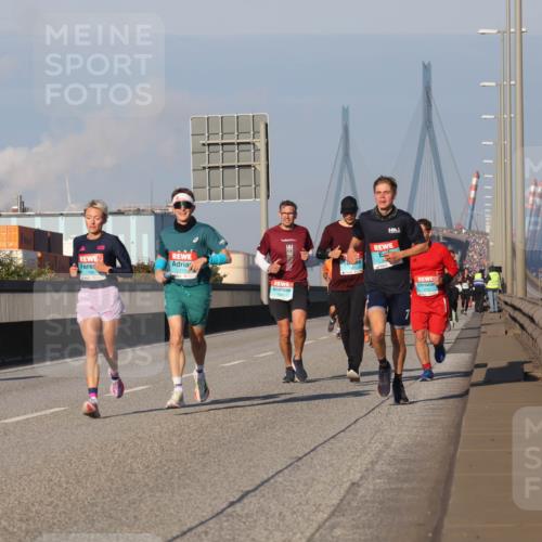 03.10.2025 - Köhlbrandbrückenlauf Luisa Fischer http://msf.ph/oto/9002325 03.10.2025 10:44:13 Position 3 1275 meine-sportfotos.de