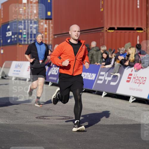 03.10.2025 - Köhlbrandbrückenlauf Michael Burmester http://msf.ph/oto/9002334 03.10.2025 10:05:41 Ziel 1092, 1119, 1132, 1340, 1424, 1428, 1962, 2698, 2743, 3484, 3579, 3716 meine-sportfotos.de