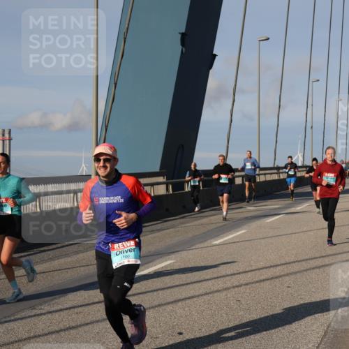 03.10.2025 - Köhlbrandbrückenlauf Julia Fischer http://msf.ph/oto/9002339 03.10.2025 09:41:25 Position 2 1106 meine-sportfotos.de