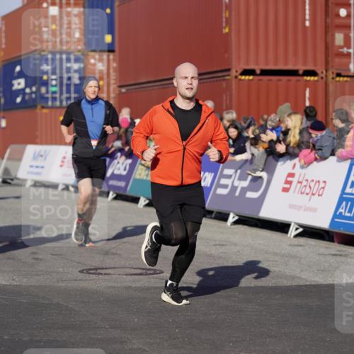 03.10.2025 - Köhlbrandbrückenlauf Michael Burmester http://msf.ph/oto/9002343 03.10.2025 10:05:41 Ziel 1092, 1119, 1132, 1340, 1424, 1428, 1962, 2698, 2743, 3484, 3579, 3716 meine-sportfotos.de