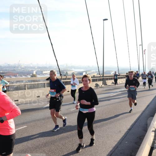 03.10.2025 - Köhlbrandbrückenlauf Julia Fischer http://msf.ph/oto/9002349 03.10.2025 09:26:52 Position 1 3168 meine-sportfotos.de