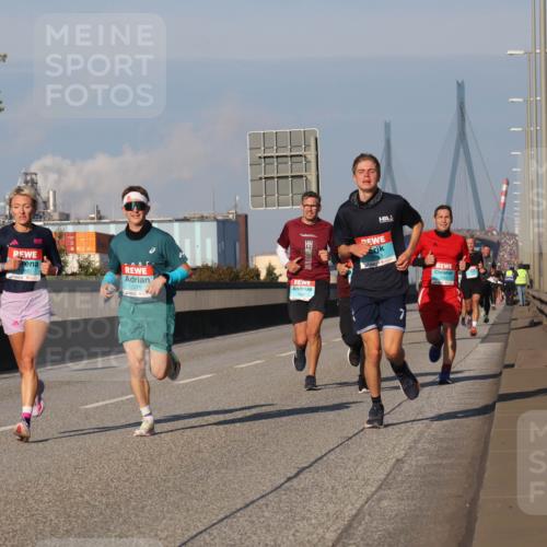 03.10.2025 - Köhlbrandbrückenlauf Luisa Fischer http://msf.ph/oto/9002352 03.10.2025 10:44:15 Position 3 1275, 1000 meine-sportfotos.de