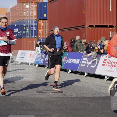 03.10.2025 - Köhlbrandbrückenlauf Michael Burmester http://msf.ph/oto/9002358 03.10.2025 10:05:41 Ziel 1092, 1119, 1132, 1340, 1424, 1428, 1962, 2698, 2743, 3484, 3579, 3716 meine-sportfotos.de