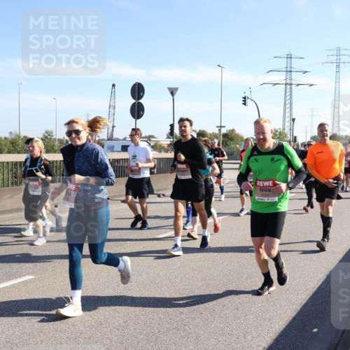 03.10.2025 - Köhlbrandbrückenlauf Julia Fischer http://msf.ph/oto/9002364 03.10.2025 12:19:55 Position 3 5704 meine-sportfotos.de