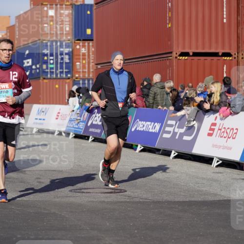 03.10.2025 - Köhlbrandbrückenlauf Michael Burmester http://msf.ph/oto/9002369 03.10.2025 10:05:41 Ziel 1092, 1119, 1132, 1340, 1424, 1428, 1962, 2698, 2743, 3484, 3579, 3716 meine-sportfotos.de