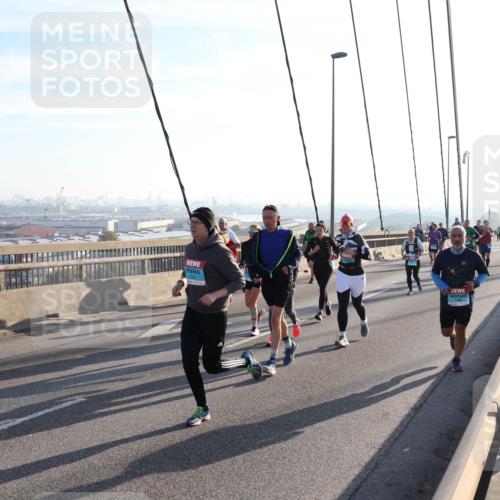 03.10.2025 - Köhlbrandbrückenlauf Julia Fischer http://msf.ph/oto/9002376 03.10.2025 09:26:58 Position 1  meine-sportfotos.de