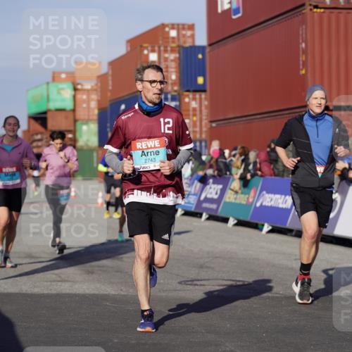 03.10.2025 - Köhlbrandbrückenlauf Michael Burmester http://msf.ph/oto/9002387 03.10.2025 10:05:42 Ziel 1092, 1119, 1132, 1340, 1424, 1428, 1962, 2698, 2743, 3484, 3579, 3716 meine-sportfotos.de