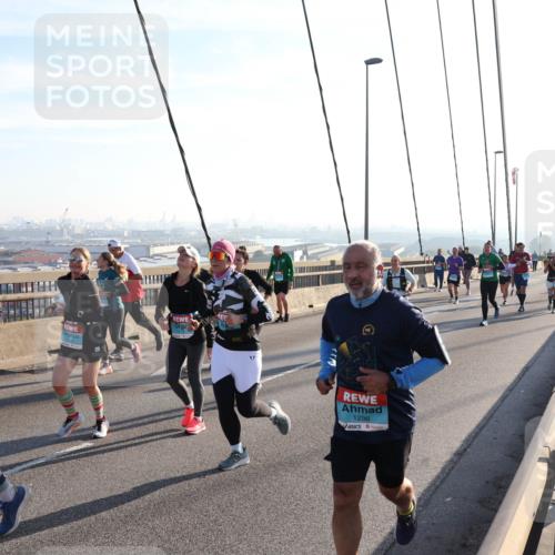 03.10.2025 - Köhlbrandbrückenlauf Julia Fischer http://msf.ph/oto/9002388 03.10.2025 09:26:59 Position 1 1296 meine-sportfotos.de