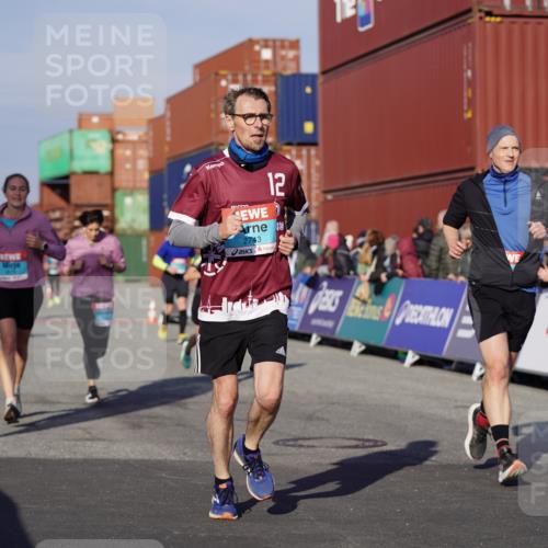 03.10.2025 - Köhlbrandbrückenlauf Michael Burmester http://msf.ph/oto/9002396 03.10.2025 10:05:42 Ziel 1092, 1119, 1132, 1340, 1424, 1428, 1962, 2698, 2743, 3484, 3579, 3716 meine-sportfotos.de