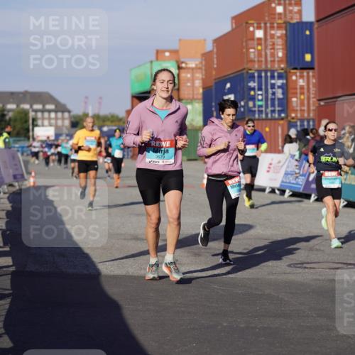 03.10.2025 - Köhlbrandbrückenlauf Michael Burmester http://msf.ph/oto/9002403 03.10.2025 10:05:43 Ziel 1092, 1132, 1424, 1428, 1962, 2698, 2743, 3484, 3579, 3716 meine-sportfotos.de