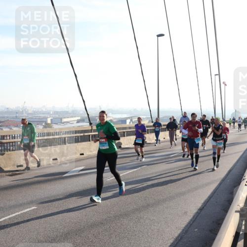 03.10.2025 - Köhlbrandbrückenlauf Julia Fischer http://msf.ph/oto/9002416 03.10.2025 09:27:03 Position 1  meine-sportfotos.de