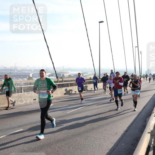 03.10.2025 - Köhlbrandbrückenlauf Julia Fischer http://msf.ph/oto/9002425 03.10.2025 09:27:03 Position 1  meine-sportfotos.de