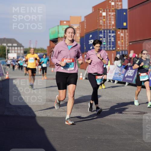 03.10.2025 - Köhlbrandbrückenlauf Michael Burmester http://msf.ph/oto/9002426 03.10.2025 10:05:43 Ziel 1092, 1132, 1424, 1428, 1962, 2698, 2743, 3484, 3579, 3716 meine-sportfotos.de