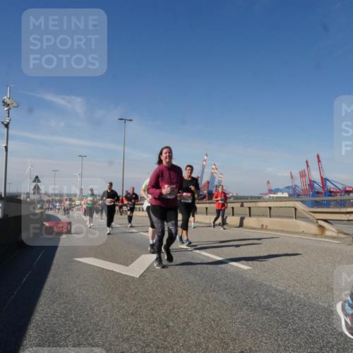 03.10.2025 - Köhlbrandbrückenlauf Matties Gatica Varas http://msf.ph/oto/9002427 03.10.2025 12:55:55 Position 2  meine-sportfotos.de