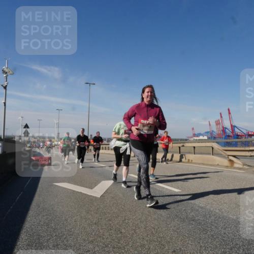 03.10.2025 - Köhlbrandbrückenlauf Matties Gatica Varas http://msf.ph/oto/9002432 03.10.2025 12:55:55 Position 2 6309 meine-sportfotos.de