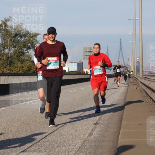 03.10.2025 - Köhlbrandbrückenlauf Luisa Fischer http://msf.ph/oto/9002434 03.10.2025 10:44:19 Position 3 1421, 3705 meine-sportfotos.de