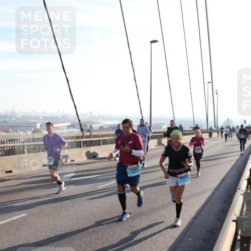 03.10.2025 - Köhlbrandbrückenlauf Julia Fischer http://msf.ph/oto/9002435 03.10.2025 09:27:05 Position 1  meine-sportfotos.de