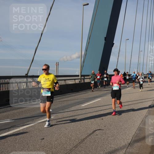 03.10.2025 - Köhlbrandbrückenlauf Julia Fischer http://msf.ph/oto/9002438 03.10.2025 09:41:45 Position 2 3331 meine-sportfotos.de