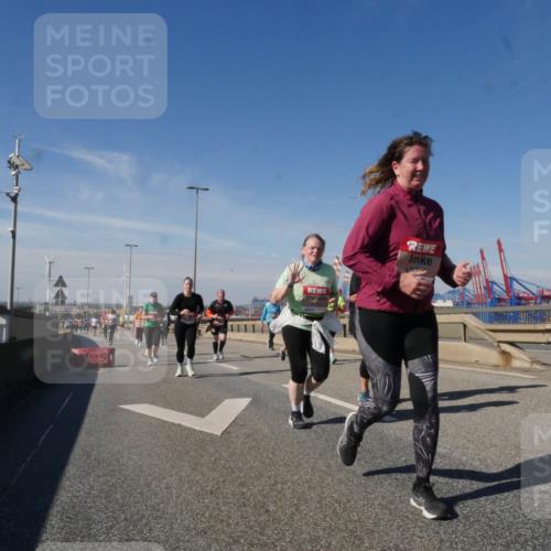 03.10.2025 - Köhlbrandbrückenlauf Matties Gatica Varas http://msf.ph/oto/9002440 03.10.2025 12:55:56 Position 2 630 meine-sportfotos.de
