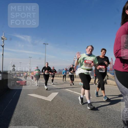 03.10.2025 - Köhlbrandbrückenlauf Matties Gatica Varas http://msf.ph/oto/9002444 03.10.2025 12:55:56 Position 2 09 meine-sportfotos.de