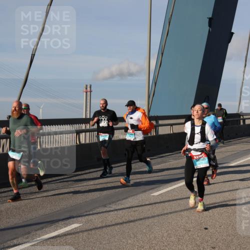 03.10.2025 - Köhlbrandbrückenlauf Julia Fischer http://msf.ph/oto/9002463 03.10.2025 09:41:48 Position 2 3165 meine-sportfotos.de