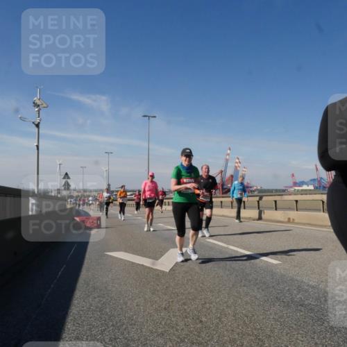 03.10.2025 - Köhlbrandbrückenlauf Matties Gatica Varas http://msf.ph/oto/9002479 03.10.2025 12:55:58 Position 2 5730 meine-sportfotos.de