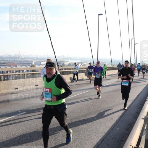 03.10.2025 - Köhlbrandbrückenlauf Julia Fischer http://msf.ph/oto/9002483 03.10.2025 09:27:16 Position 1 1674 meine-sportfotos.de