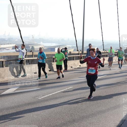 03.10.2025 - Köhlbrandbrückenlauf Julia Fischer http://msf.ph/oto/9002490 03.10.2025 09:27:19 Position 1 0 meine-sportfotos.de