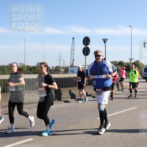 03.10.2025 - Köhlbrandbrückenlauf Julia Fischer http://msf.ph/oto/9002495 03.10.2025 12:20:09 Position 3 5007, 41, 6023 meine-sportfotos.de