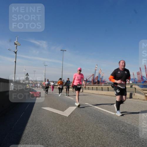 03.10.2025 - Köhlbrandbrückenlauf Matties Gatica Varas http://msf.ph/oto/9002505 03.10.2025 12:56:00 Position 2  meine-sportfotos.de