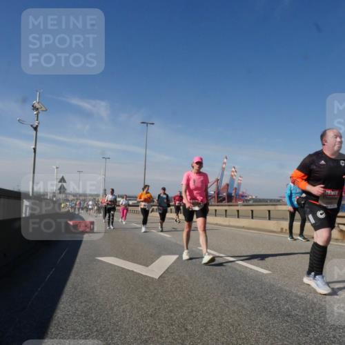 03.10.2025 - Köhlbrandbrückenlauf Matties Gatica Varas http://msf.ph/oto/9002511 03.10.2025 12:56:01 Position 2 111 meine-sportfotos.de