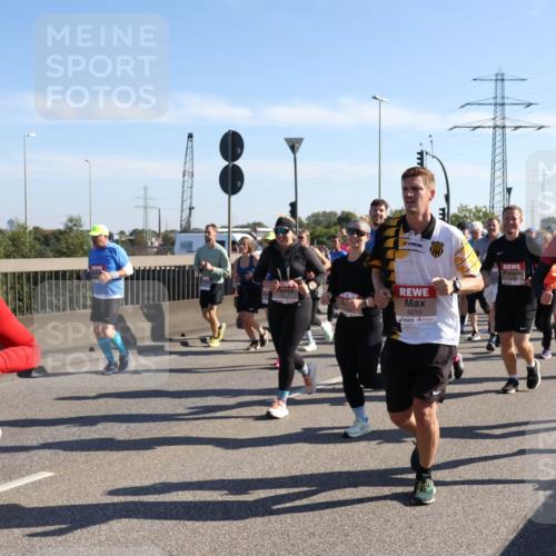 03.10.2025 - Köhlbrandbrückenlauf Julia Fischer http://msf.ph/oto/9002515 03.10.2025 12:20:15 Position 3 4829, 4210, 5682 meine-sportfotos.de