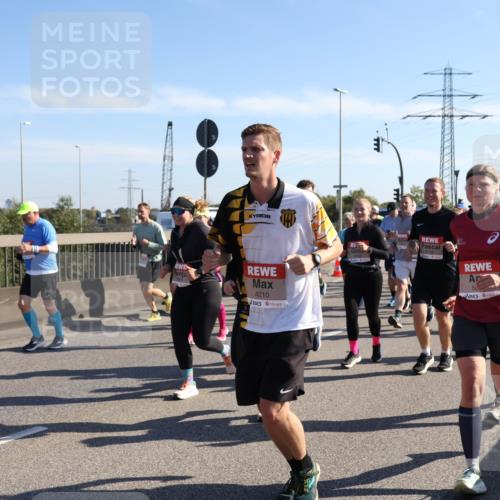 03.10.2025 - Köhlbrandbrückenlauf Julia Fischer http://msf.ph/oto/9002523 03.10.2025 12:20:15 Position 3 4210, 50 meine-sportfotos.de