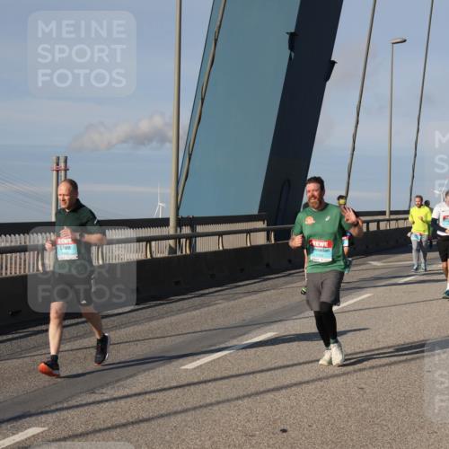 03.10.2025 - Köhlbrandbrückenlauf Julia Fischer http://msf.ph/oto/9002528 03.10.2025 09:42:13 Position 2 11, 1105 meine-sportfotos.de