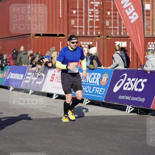 03.10.2025 - Köhlbrandbrückenlauf Michael Burmester http://msf.ph/oto/9002536 03.10.2025 10:05:48 Ziel 1092, 1132, 1242, 1424, 1428, 1962, 2913, 3053, 3333, 3579 meine-sportfotos.de