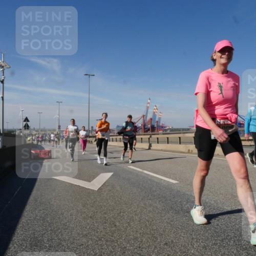 03.10.2025 - Köhlbrandbrückenlauf Matties Gatica Varas http://msf.ph/oto/9002540 03.10.2025 12:56:03 Position 2  meine-sportfotos.de