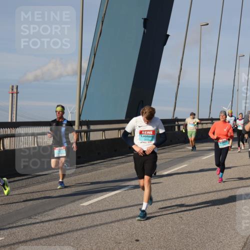 03.10.2025 - Köhlbrandbrückenlauf Julia Fischer http://msf.ph/oto/9002545 03.10.2025 09:42:16 Position 2 1056, 0, 3111, 1334 meine-sportfotos.de